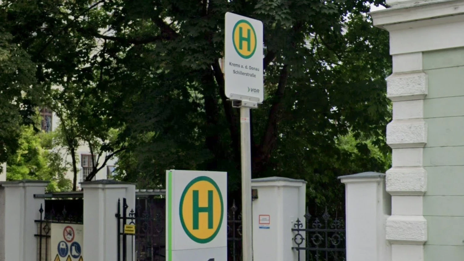 austria-bus-stop-sign-1-placeholder