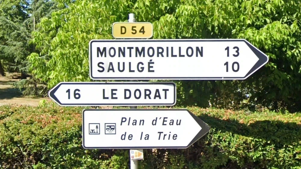 france-direction-sign-1-placeholder