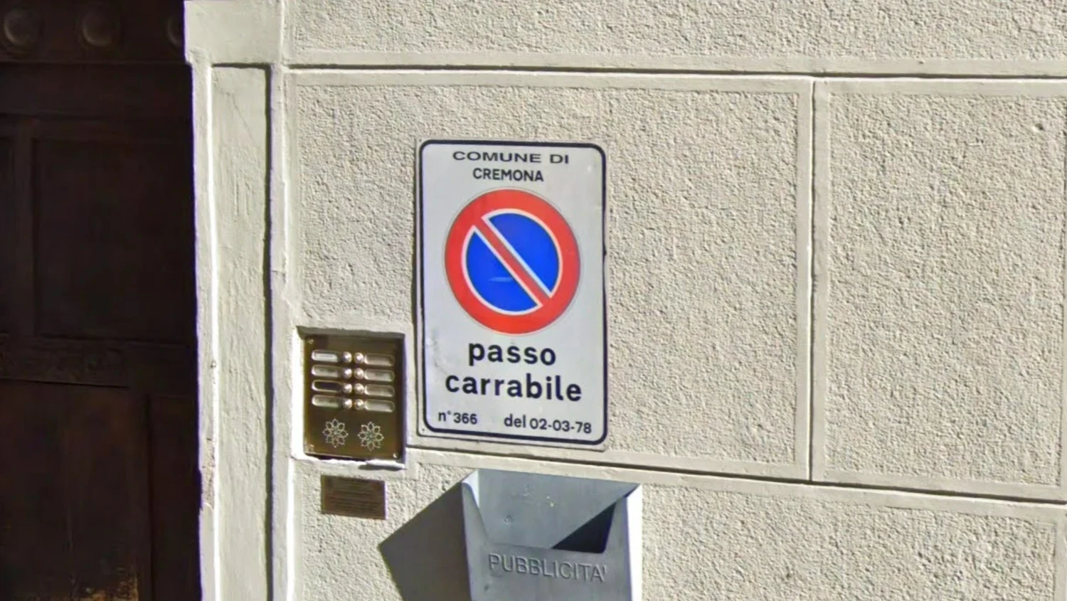italy-warning-sign-1-placeholder