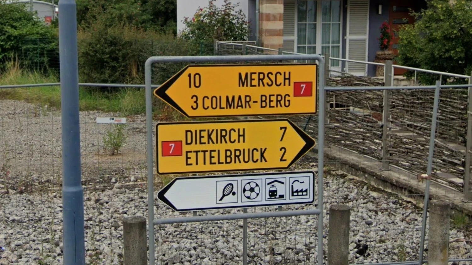 luxembourg-direction-sign-1-placeholder