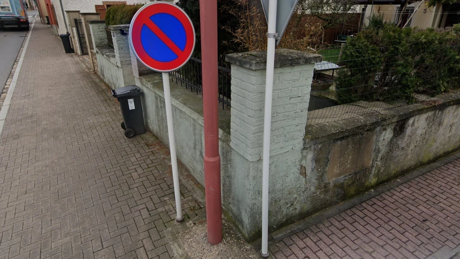 luxembourg-sign-post-1-placeholder