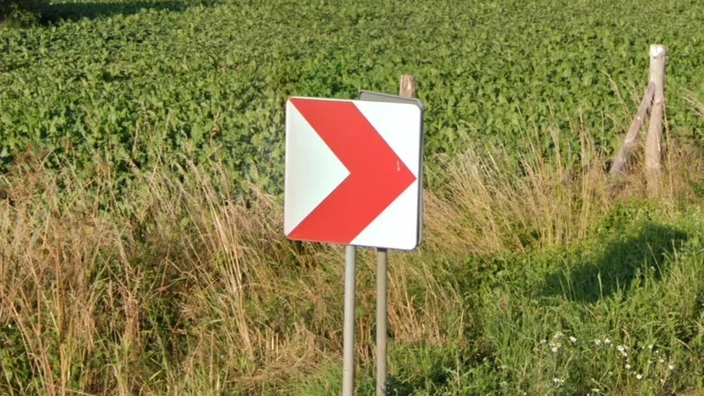 poland-chevron-1-placeholder