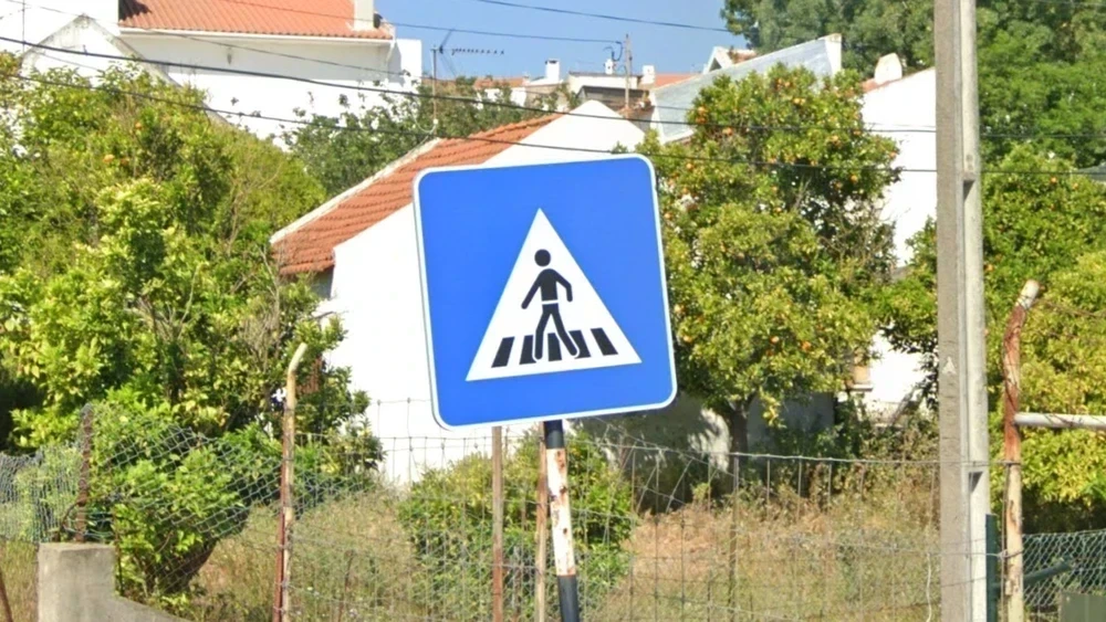portugal-pedestrian-sign-1-placeholder