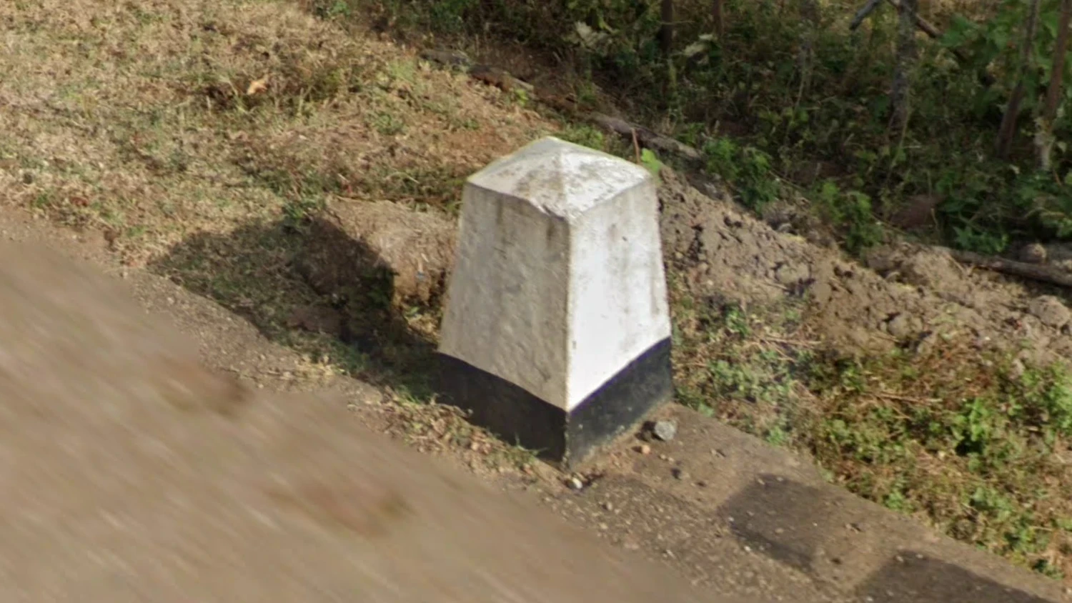 sri-lanka-bollard-1-placeholder